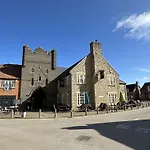 Old England - Part Of The The Bay Village With Pool, Gym And Direct Access, Pub, Restaurant, Tennis And Meadows Walks Casa de Férias