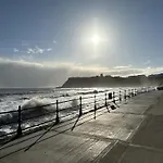 Old England - Part Of The The Bay Village With Pool, Gym And Direct Access, Pub, Restaurant, Tennis And Meadows Walks