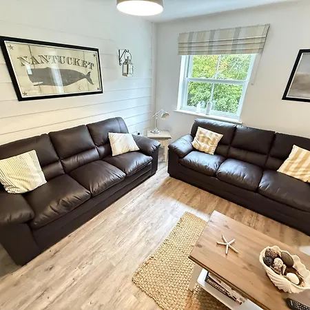 Old England - Part Of The The Bay Filey Village With Pool, Gym And Direct Access, Pub, Restaurant, Tennis And Meadows Walks 펜션 Reighton