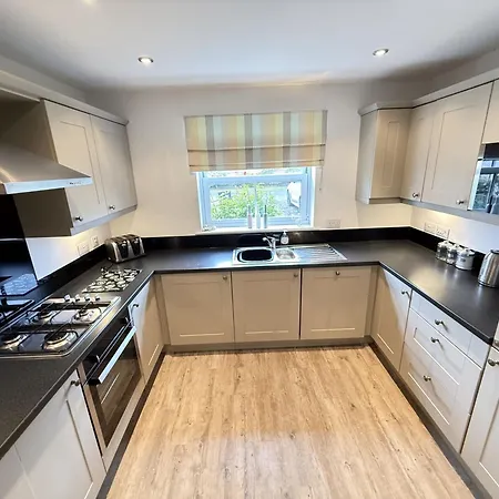 Old England - Part Of The The Bay Filey Village With Pool, Gym And Direct Access, Pub, Restaurant, Tennis And Meadows Walks *