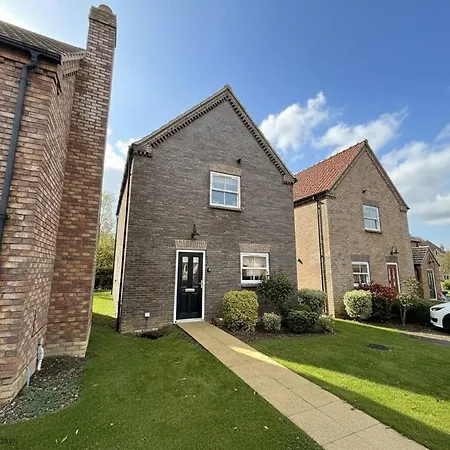 펜션 Old England - Part Of The The Bay Filey Village With Pool, Gym And Direct Access, Pub, Restaurant, Tennis And Meadows Walks *