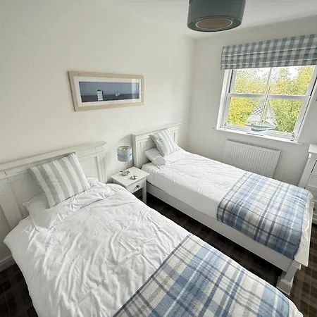 Old England - Part Of The The Bay Filey Village With Pool, Gym And Direct Access, Pub, Restaurant, Tennis And Meadows Walks 펜션