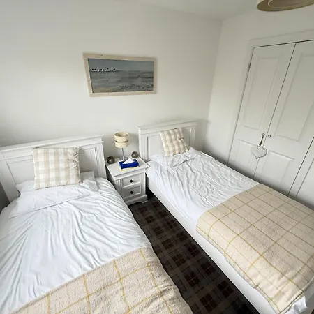 펜션 Old England - Part Of The The Bay Filey Village With Pool, Gym And Direct Access, Pub, Restaurant, Tennis And Meadows Walks Reighton