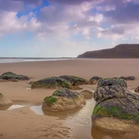 Old England - Part Of The The Bay Filey Village With Pool, Gym And Direct Access, Pub, Restaurant, Tennis And Meadows Walks 펜션