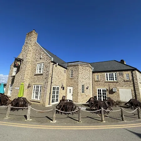 Old England - Part Of The The Bay Village With Pool, Gym And Direct Access, Pub, Restaurant, Tennis And Meadows Walks * Filey