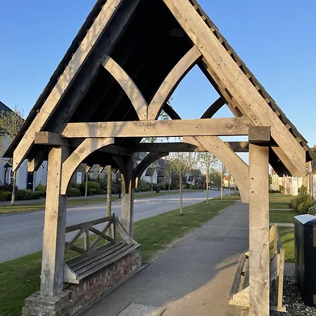 Old England - Part Of The The Bay Village With Pool, Gym And Direct Access, Pub, Restaurant, Tennis And Meadows Walks Filey
