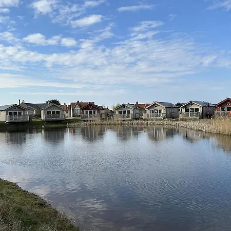 Old England - Part Of The The Bay Filey Village With Pool, Gym And Direct Access, Pub, Restaurant, Tennis And Meadows Walks 펜션 *