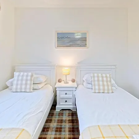 펜션 Old England - Part Of The The Bay Village With Pool, Gym And Direct Access, Pub, Restaurant, Tennis And Meadows Walks