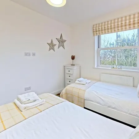 Σπίτι διακοπών Old England - Part Of The The Bay Village With Pool, Gym And Direct Access, Pub, Restaurant, Tennis And Meadows Walks Filey