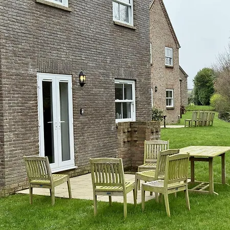 Old England - Part Of The The Bay Village With Pool, Gym And Direct Access, Pub, Restaurant, Tennis And Meadows Walks * 法利