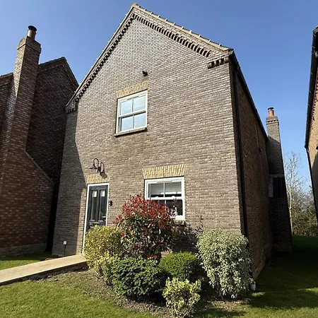 Semesterbostad Old England - Part Of The The Bay Village With Pool, Gym And Direct Access, Pub, Restaurant, Tennis And Meadows Walks