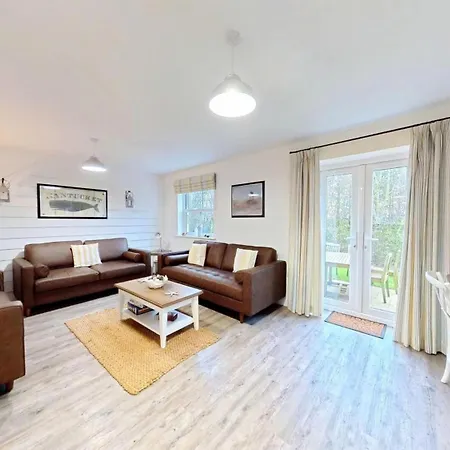 Semesterbostad Old England - Part Of The The Bay Village With Pool, Gym And Direct Access, Pub, Restaurant, Tennis And Meadows Walks Filey
