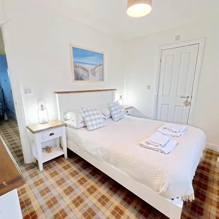 Old England - Part Of The The Bay Village With Pool, Gym And Direct Access, Pub, Restaurant, Tennis And Meadows Walks Semesterbostad Filey
