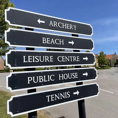 Old England - Part Of The The Bay Village With Pool, Gym And Direct Access, Pub, Restaurant, Tennis And Meadows Walks פילי