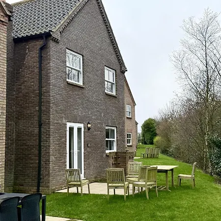 Old England - Part Of The The Bay Village With Pool, Gym And Direct Access, Pub, Restaurant, Tennis And Meadows Walks * פילי